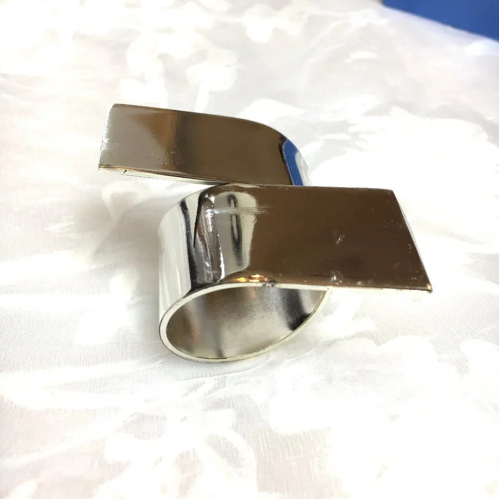 * Wedgewood Silver Abstract Contempory Napkin Rings Set of 4 NWT